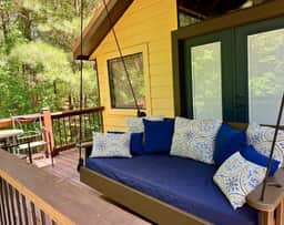 Aiukli Pine View Cabin · Couple's Getaway
