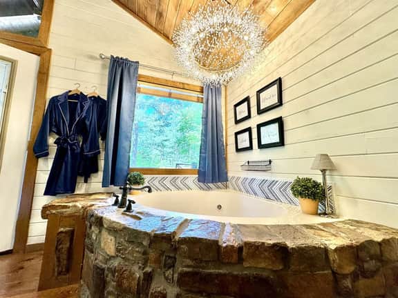 Aiukli Pine View Cabin · Couple's Getaway