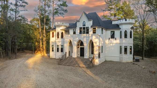 Discover the Enchanting Castle on Royal Creek: A Unique Stay in Hochatown